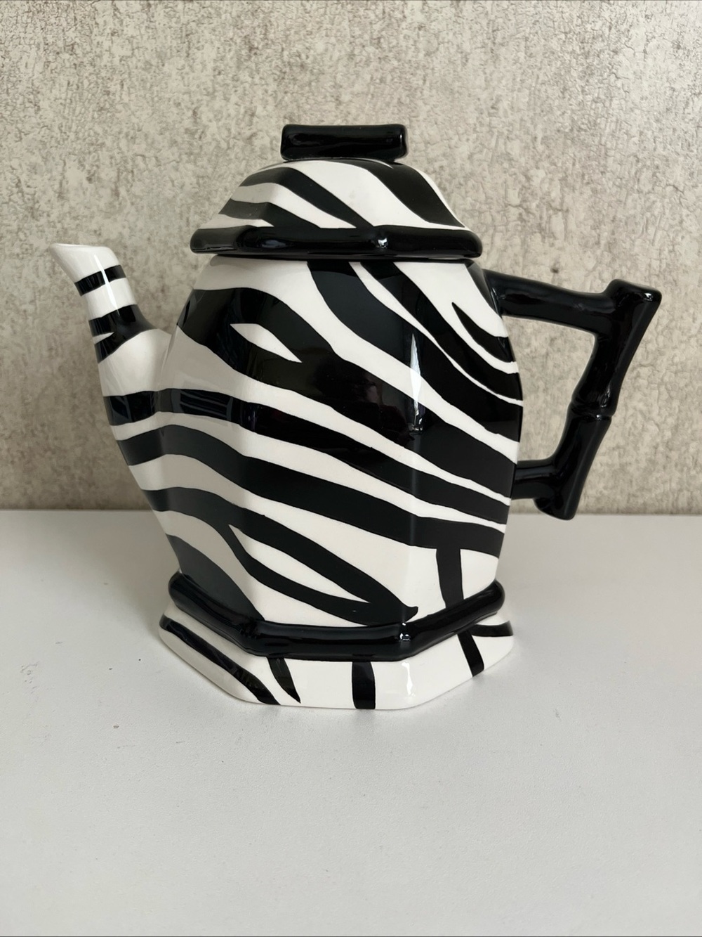 Roscher & Co Zebra Collection Black & White Teapot Ceramic Earthenware 8”